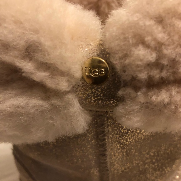 UGG Boots Beautiful cream with gold glitter ✨Kids4/Adult 6 EUC barely worn - Picture 4 of 11